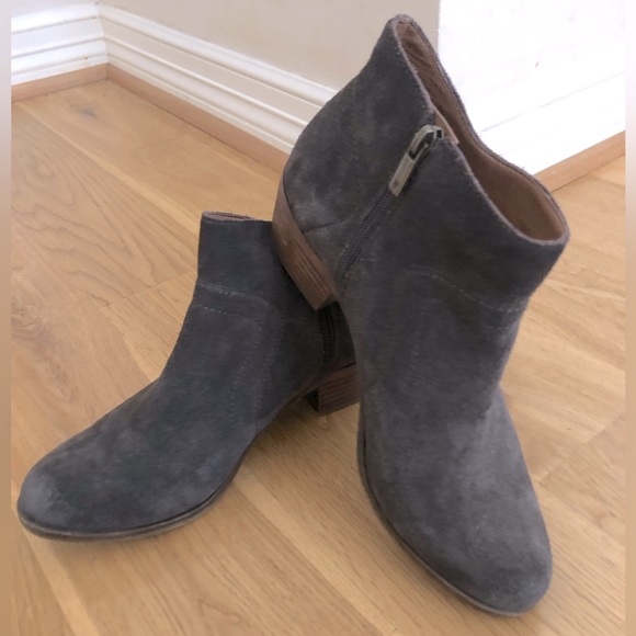 Women’s Lucky Brand dark gray suede bootie - Picture 1 of 4